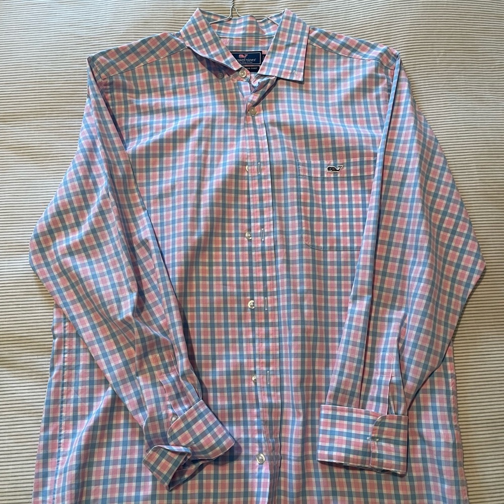 Vineyard Vines Men’s checkered shirt